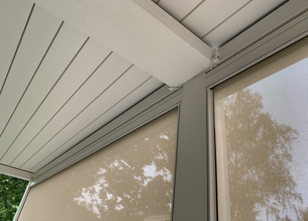 Montáž ZIP screenovej rolety na mieru v Bratislave 3 ZIPscreen roleta na pergole montaz a servis tieniacej techniky Bratislava