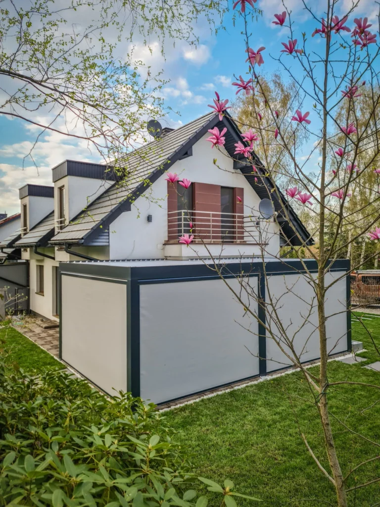 Pergoly 3 Bioklimatická pergola so screenovými roletami, montáž na mieru VIDODE